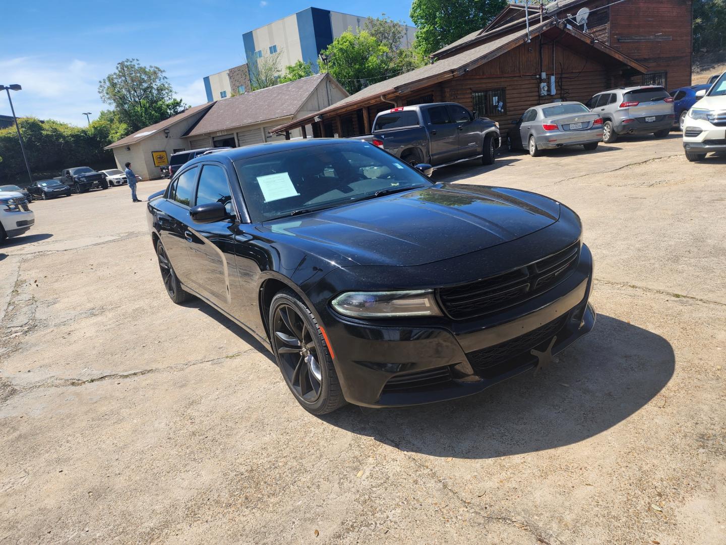 2018 Dodge Charger SE (2C3CDXBG1JH) with an 3.6L V6 DOHC 24V engine, 8A transmission, located at 945 E. Jefferson Blvd, Dallas, TX, 75203, (214) 943-7777, 32.752514, -96.811630 - Photo#2